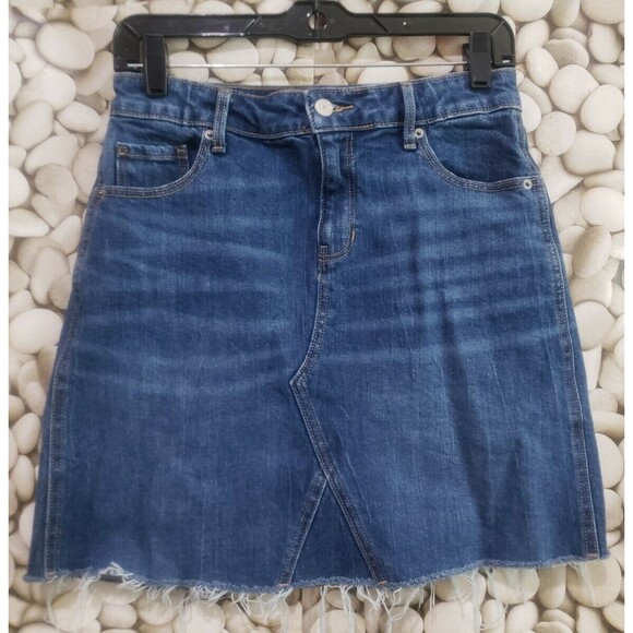 Old Navy Dresses & Skirts - Old Navy Skirt Size 0 Distressed Raw Hem Jean Mini Blue Stretch Denim Pockets